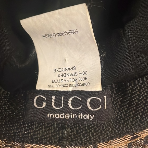 Autnentic Gucci unisex bucket hat 1990’s. Excellent condition. Statement piece.